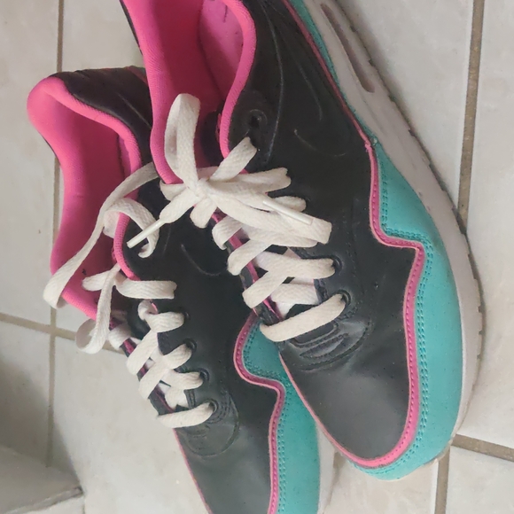 Shoes worn once - Picture 3 of 3